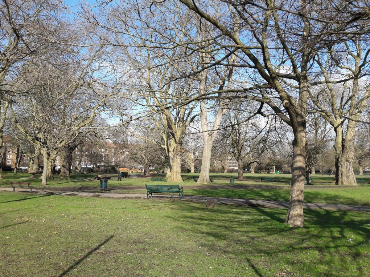 Apartment With Private Patio, And Park Across The Road (Adults Only) London Bagian luar foto