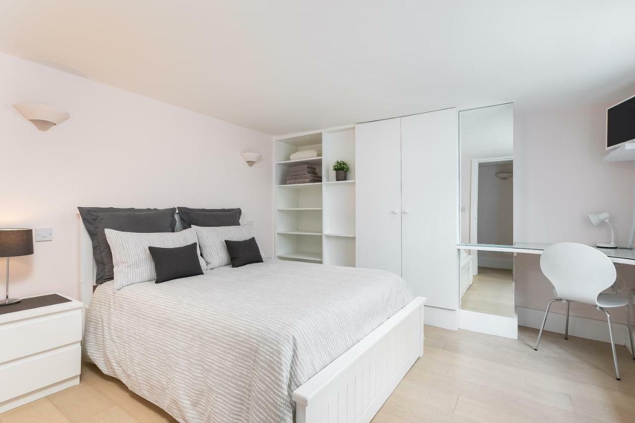 Apartment With Private Patio, And Park Across The Road (Adults Only) London Bagian luar foto