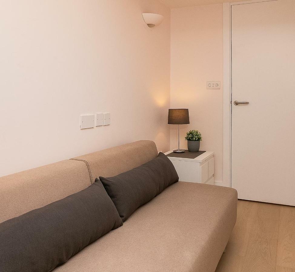 Apartment With Private Patio, And Park Across The Road (Adults Only) London Bagian luar foto